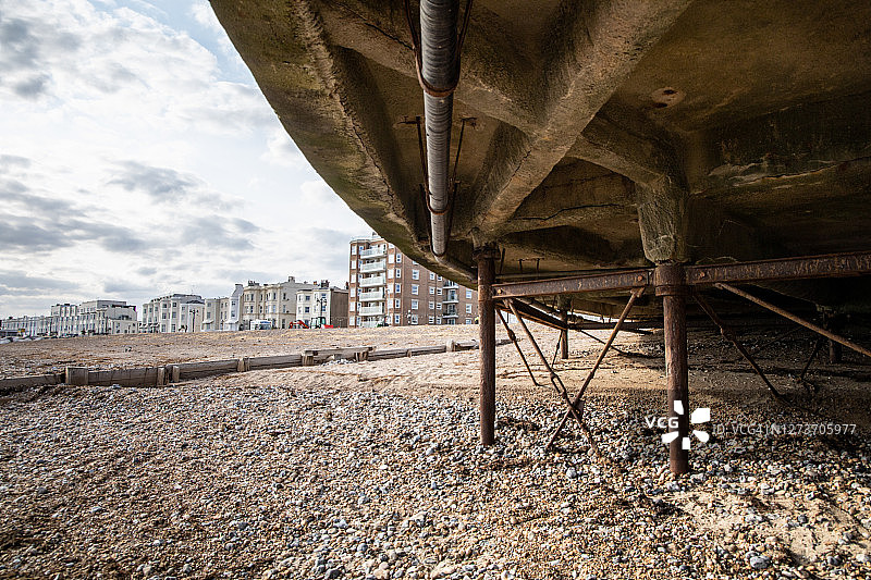 沃辛：生锈结构的地下室图片素材