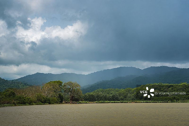 塔科莱斯河，卡拉拉国家公园，蓬塔雷纳斯省，哥斯达黎加图片素材
