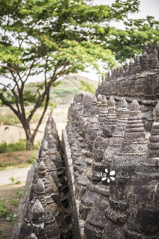 缅甸若开邦Mrauk U的九万佛像寺庙遗址图片素材