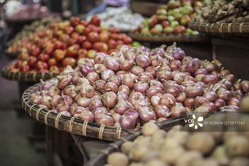 缅甸彬乌伦市场上的洋葱图片素材
