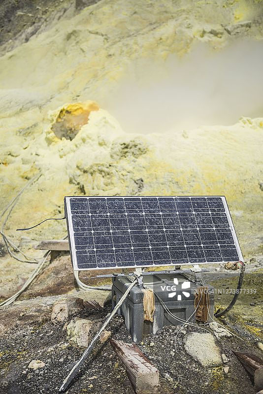 用于监测新西兰丰盛湾怀特岛火山的地质设备图片素材