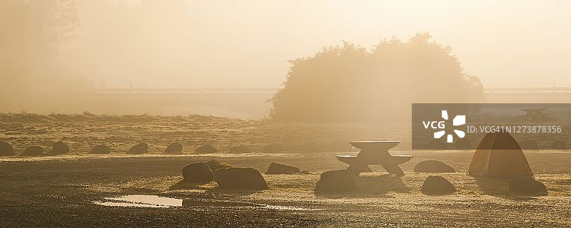 新西兰南岛西海岸韦斯特兰国家公园营地日出全景照片图片素材