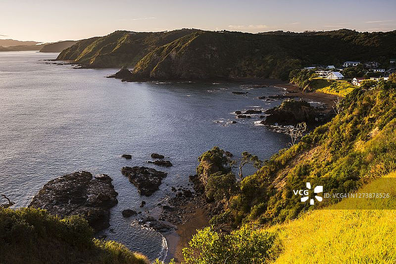 新西兰北岛群岛湾罗素镇Tapeka Point的日出图片素材