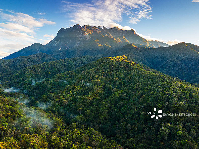 马来西亚沙巴婆罗洲京那巴鲁山图片素材