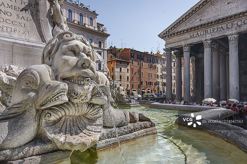 万神殿喷泉与古老神庙背景细节图片素材