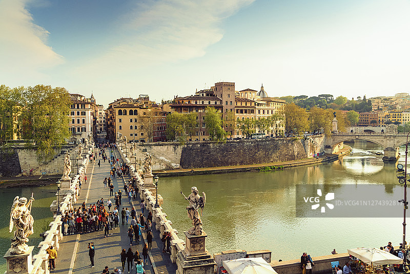 从圣天使堡看到的圣天使桥景观图片素材