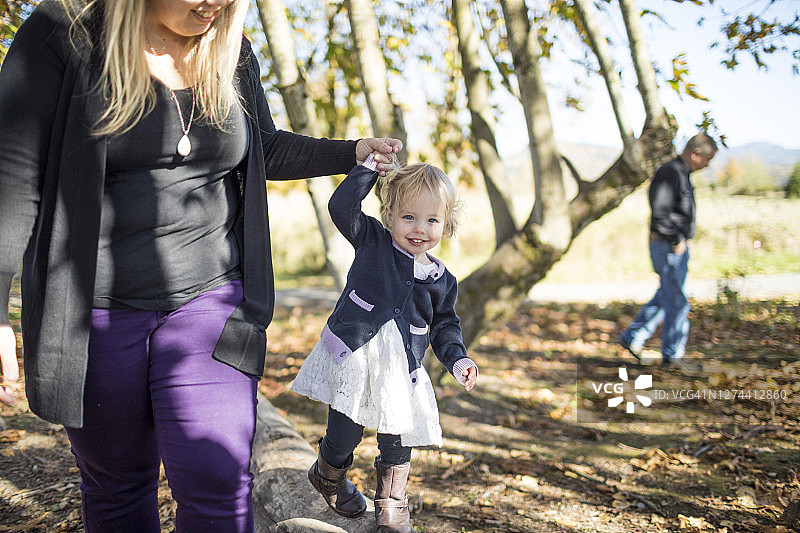 户外家庭照图片素材