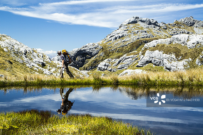 徒步旅行者在卡胡朗伊国家公园，新西兰南岛图片素材