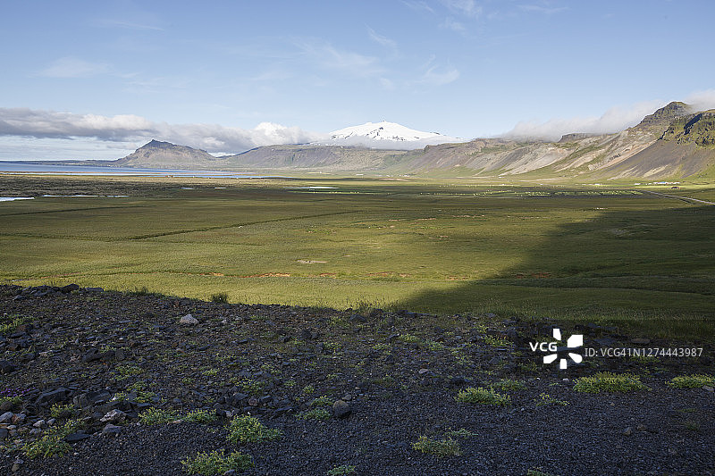斯奈山半岛的草地和山丘风光，冰岛图片素材