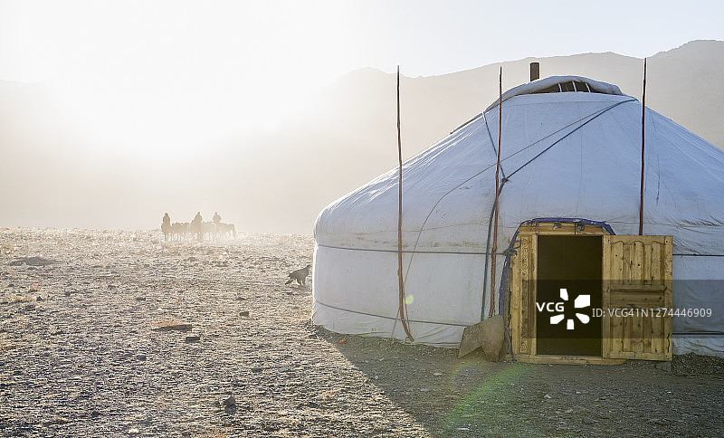 蒙古巴彦乌列盖开放式蒙古包入口图片素材