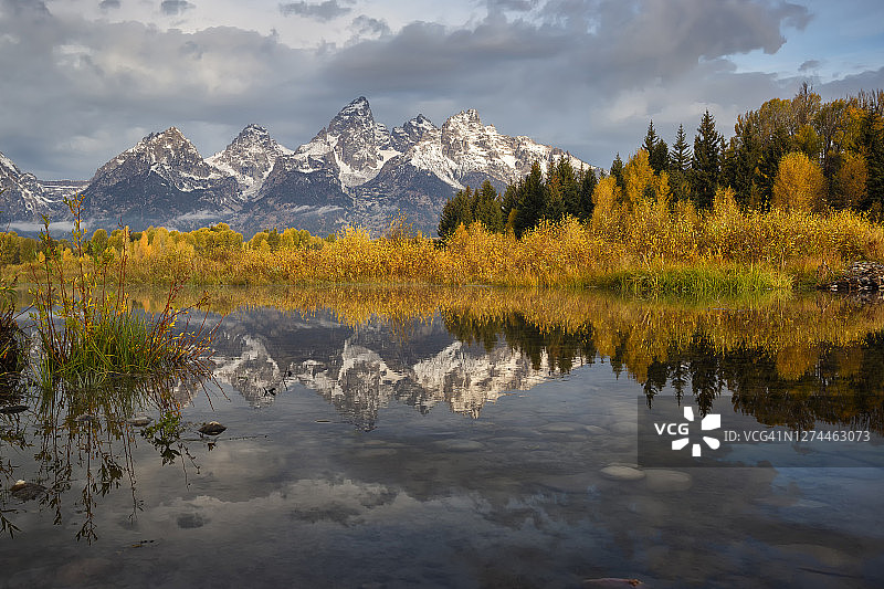 法国拉卡诺海岸沙滩木栈道图片素材