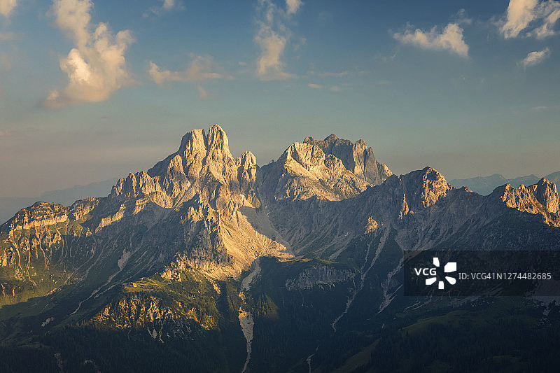 奥地利施蒂利亚州达赫斯坦山比斯科夫斯米茨峰的日出图片素材