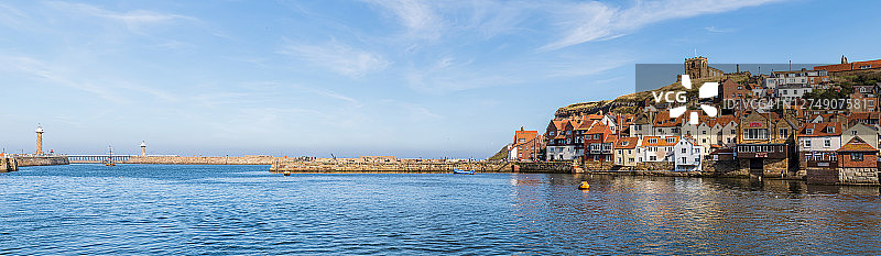 惠特比港入口和东崖图片素材