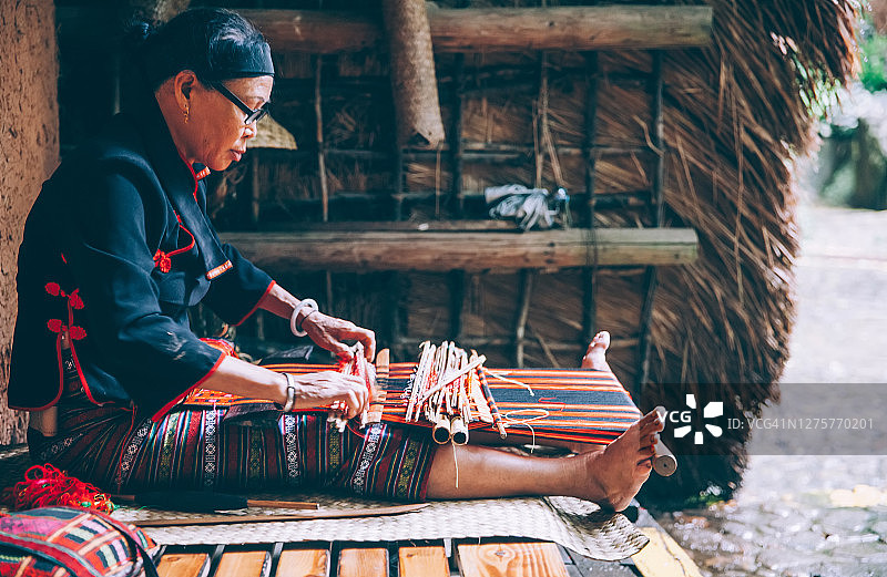 中国黎族少数民族的编织技艺图片素材