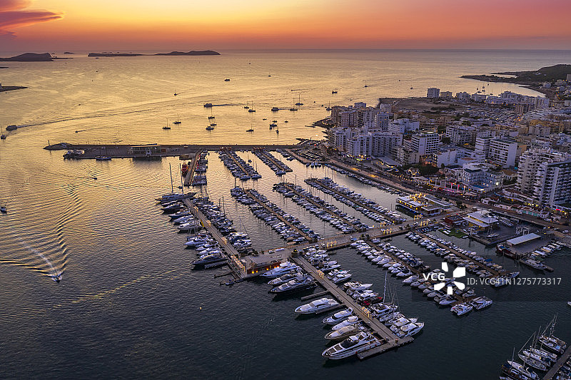 西班牙伊维萨岛圣安东尼港日落鸟瞰图图片素材
