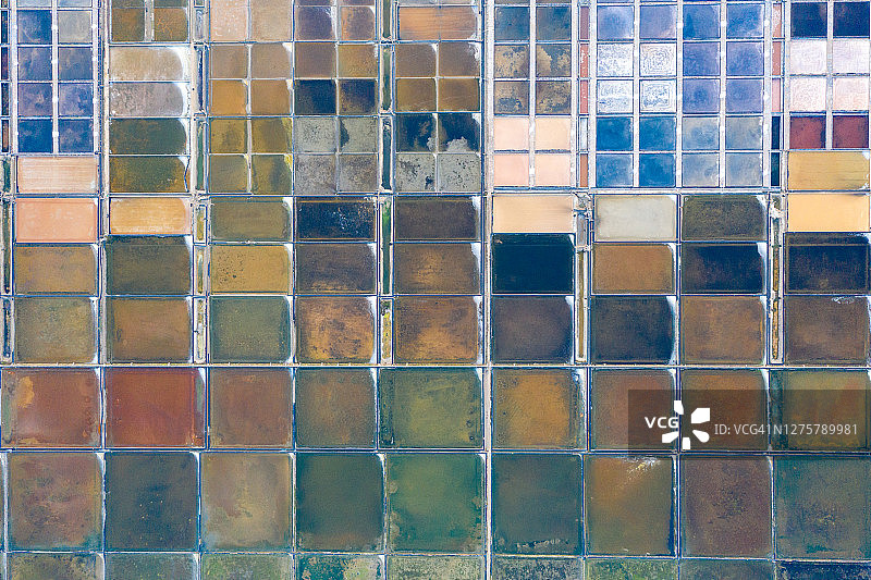 无人机航拍：太阳能盐场图片素材