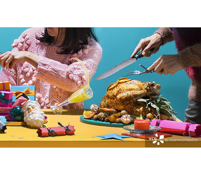 圣诞晚餐的欢乐图片素材