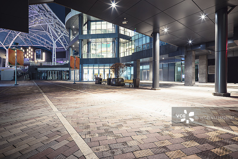 雨后的商业街图片素材