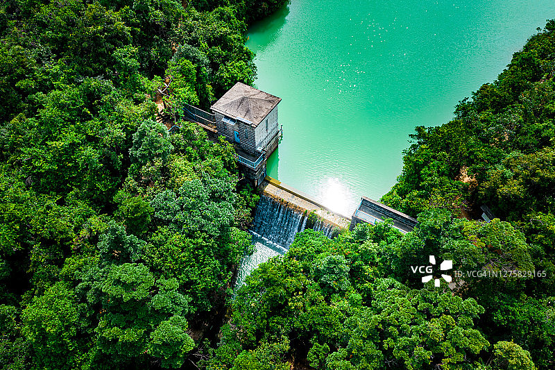 香港金山郊野公园九龙水库大坝桥梁鸟瞰图片素材