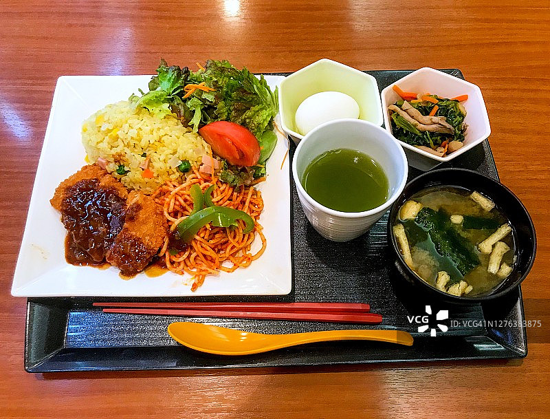 土耳其炒饭定食图片素材