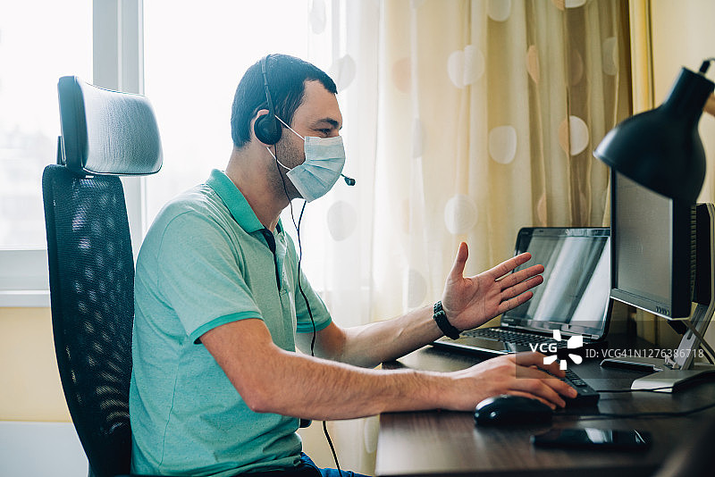 新冠隔离期间的虚拟会议图片素材