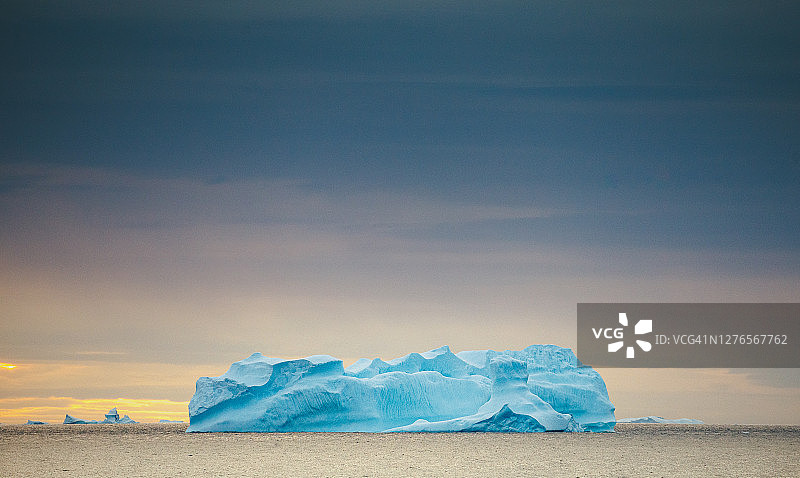 蓝色南极冰山图片素材