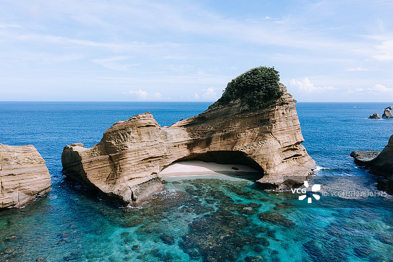日本鹿儿岛县种子岛海滩的荒岛航拍图片素材