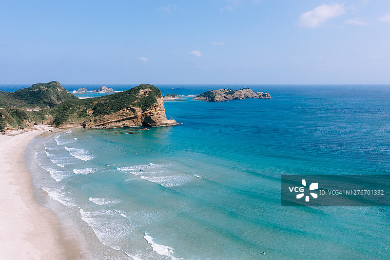 日本鹿儿岛县种子岛冲浪海滩航拍图片素材