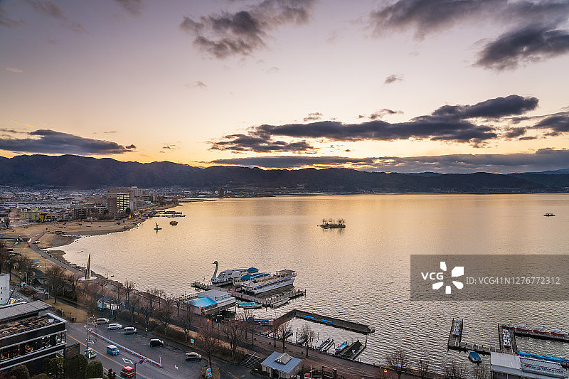 日落时分的诹访湖图片素材