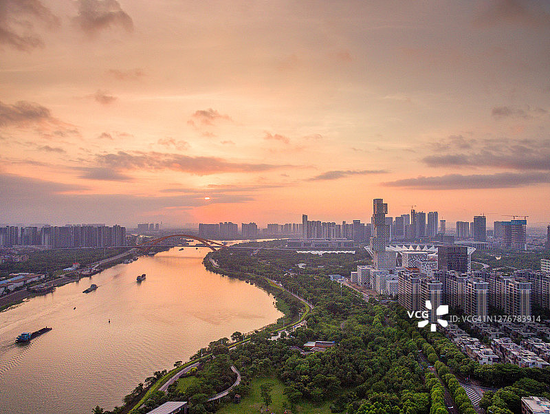 河畔城市图片素材