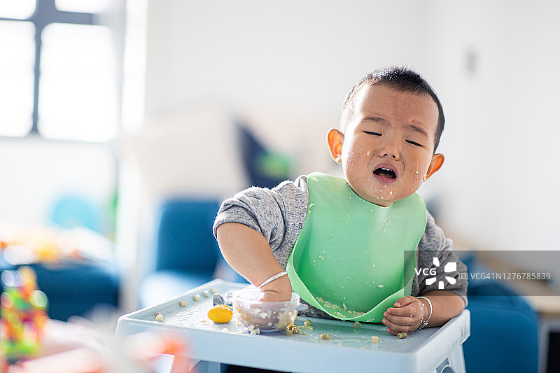 宝宝不想吃东西图片素材