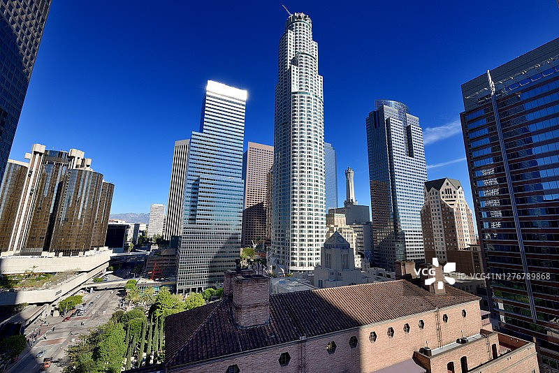 洛杉矶市中心：从标准酒店顶楼看到的摩天大楼图片素材