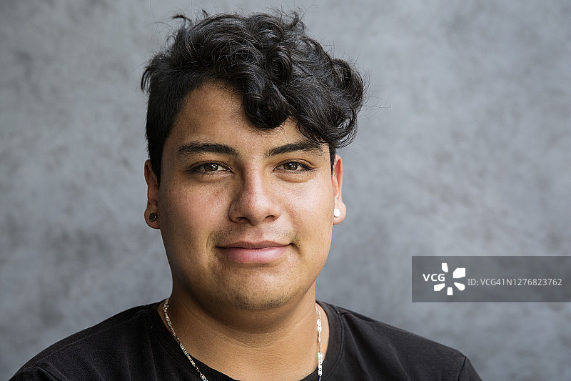 年轻的墨西哥男人图片素材