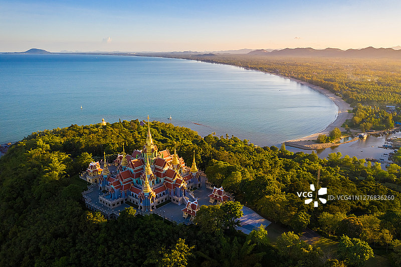 泰国佛教寺庙的无人机视角图片素材