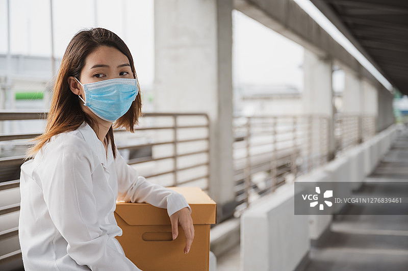 被解雇的女人图片素材