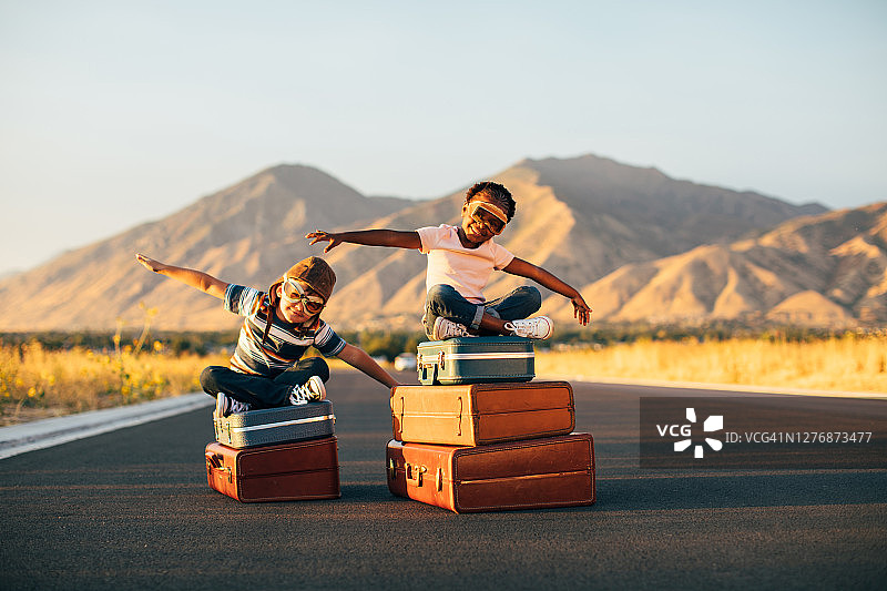 孩子们想象旅行图片素材