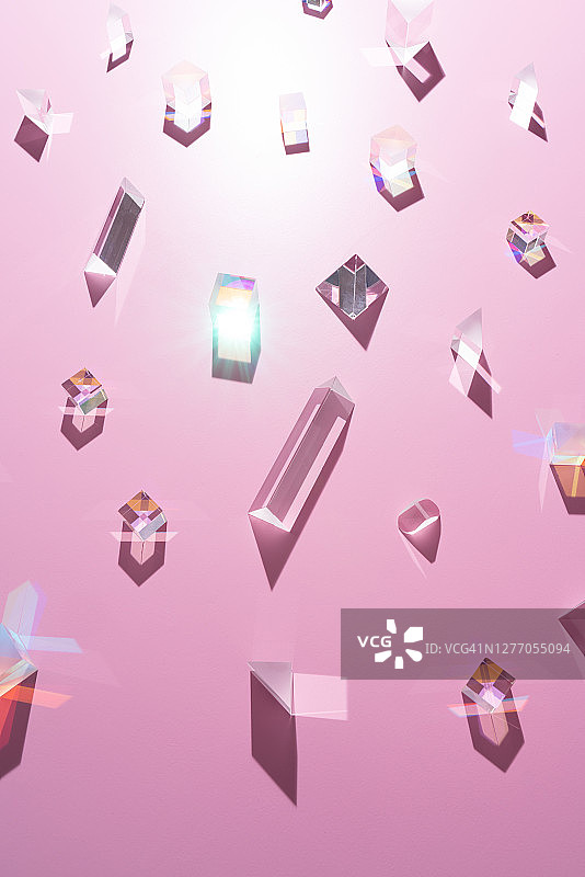 粉红色上的闪亮棱镜反射图片素材