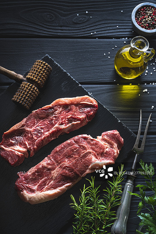 干式熟成纽约客牛排图片素材