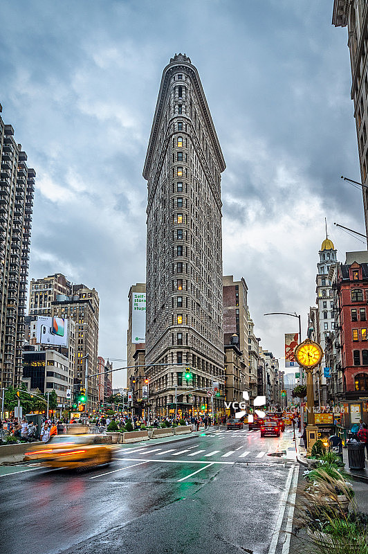 纽约曼哈顿中城区的熨斗大厦图片素材