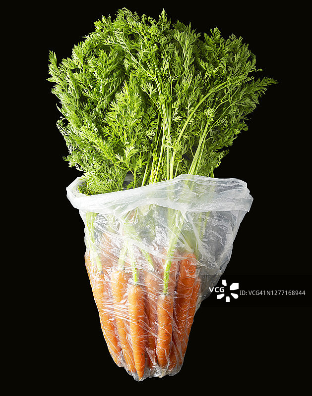 塑料袋装新鲜胡萝卜图片素材