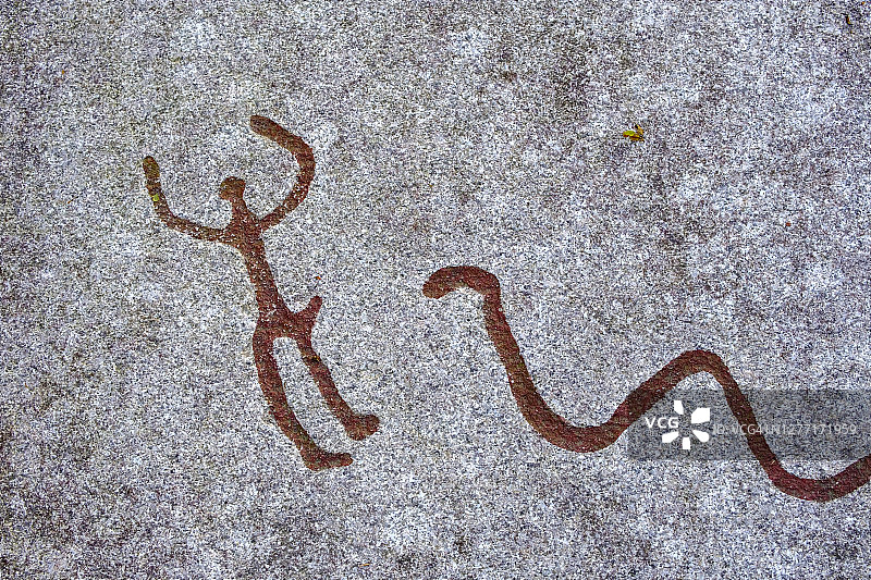 瑞典西约塔兰省塔努姆斯希德的岩画图片素材