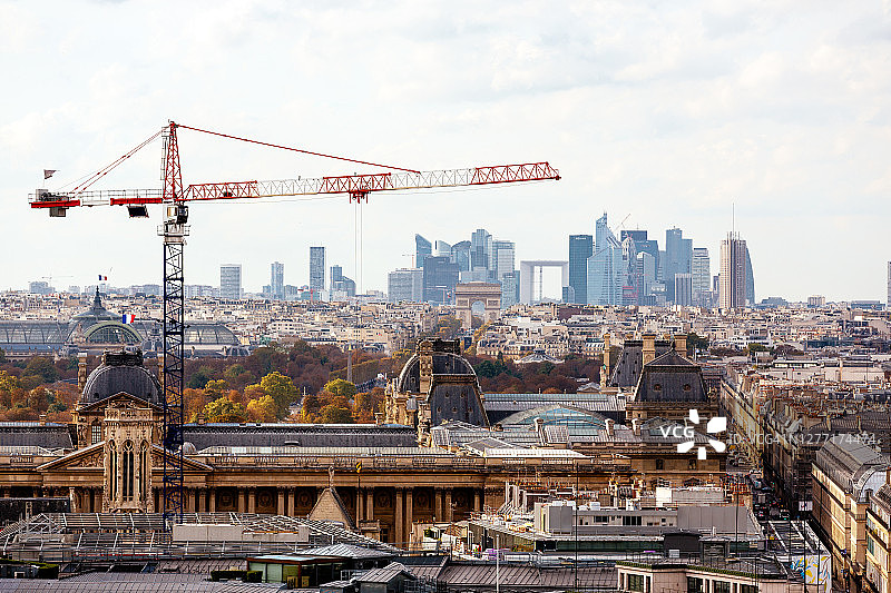 法国巴黎拉德芳斯区及起重机建筑工地图片素材