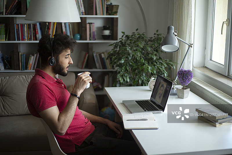 随时随地与商业世界连接图片素材