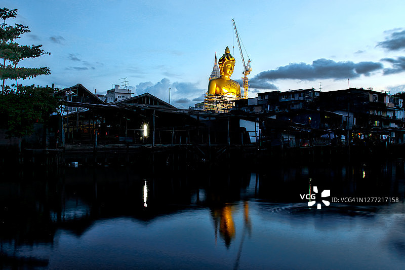 泰国曼谷巴空寺在建的巨型佛像图片素材