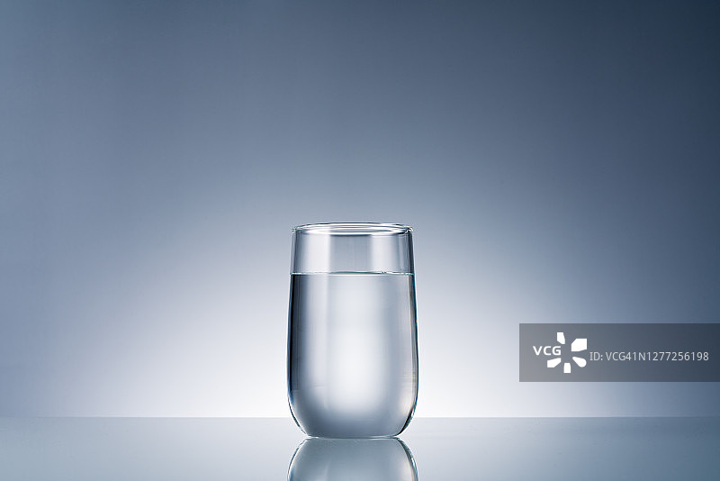 一杯水图片素材