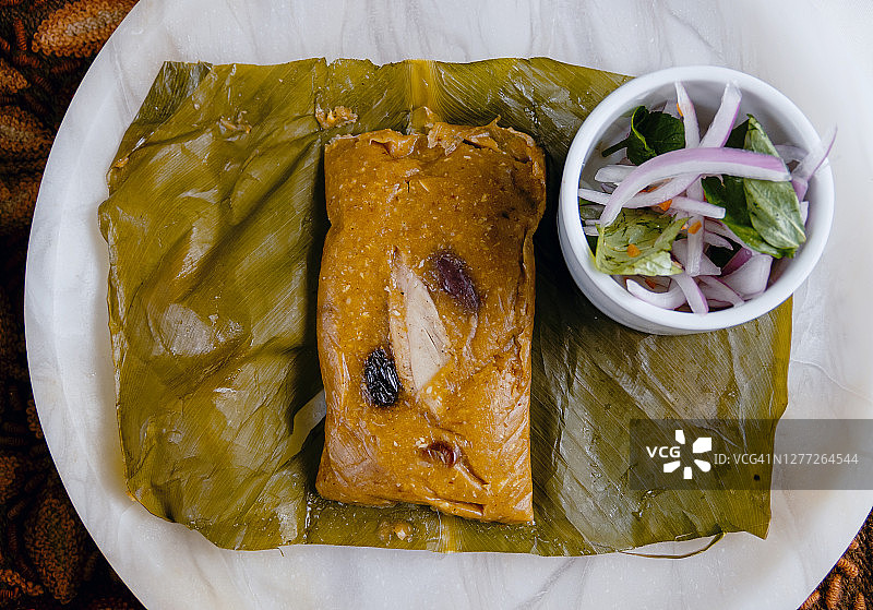 玉米粉蒸肉配沙拉图片素材