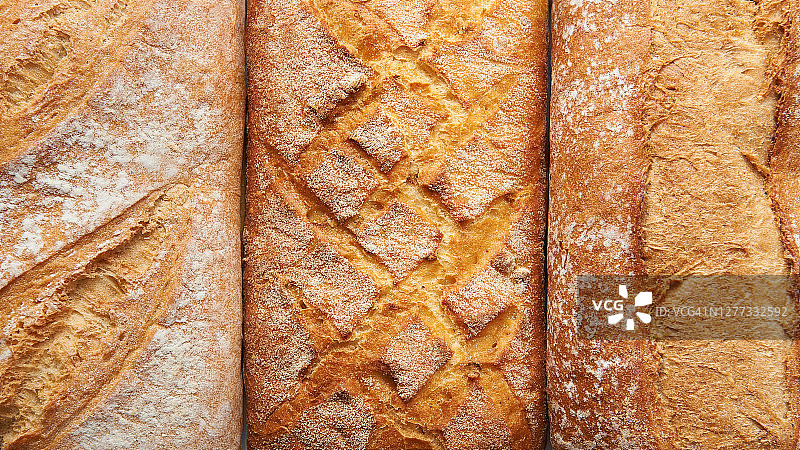 三种不同类型的自制面包图片素材