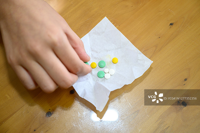 服用感冒药图片素材