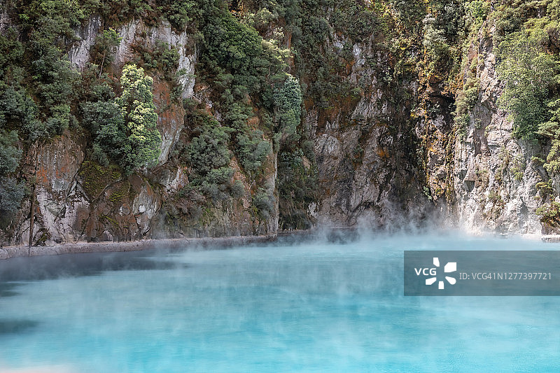 陶卡努的碧蓝色火山水域图片素材