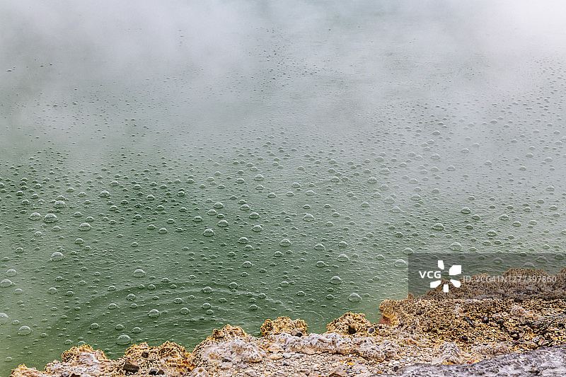 新西兰香槟池中的气泡图片素材